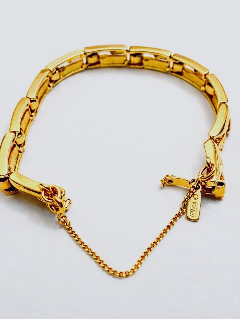 Vintage MONET Textured Gold Bracelet — 1960s Classic with Etched Accents - Picture 4 of 5
